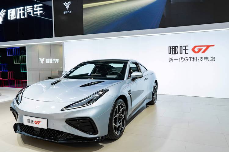 成都成华区富傲润企业管理咨询哪吒汽车在智能汽车领域的表现，领途汽车在新能源汽车市场中的影响力